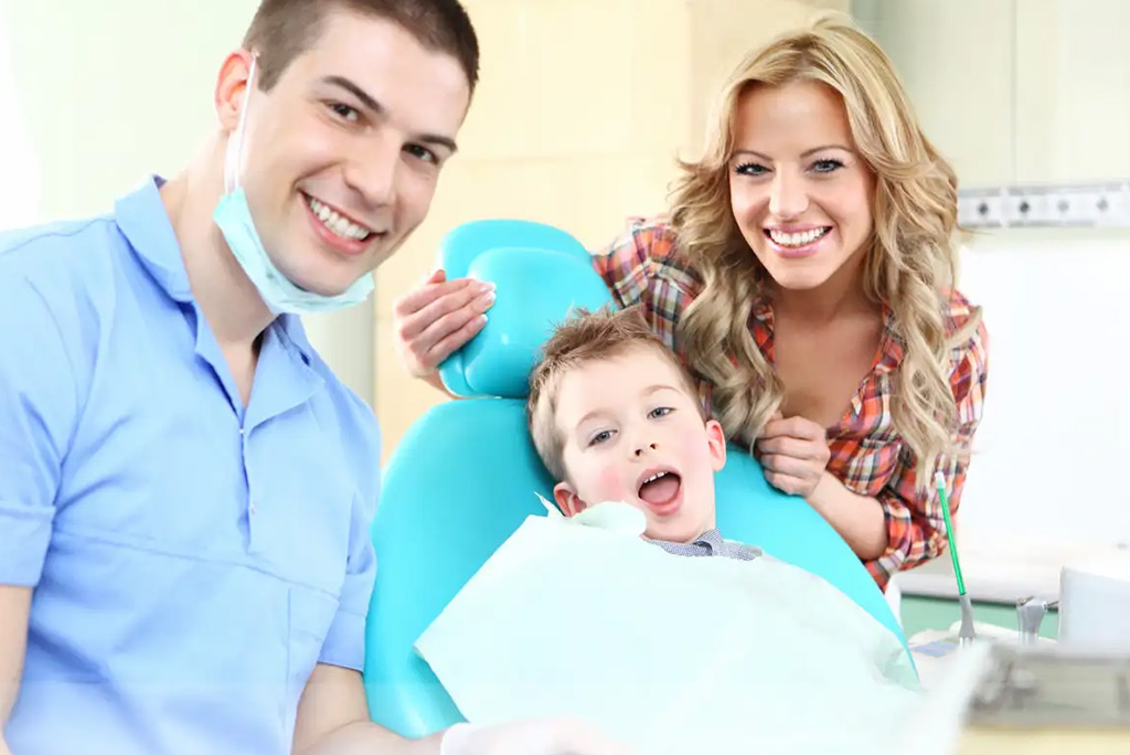 Family dentist consultation with children at Tooth Fairy Dental on Eglinton